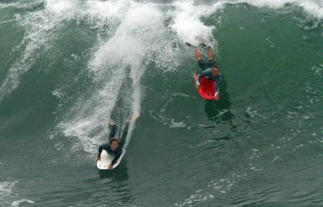 FOTO! Este vremea surfing-ului in California. Vezi aici imagini senzationale!