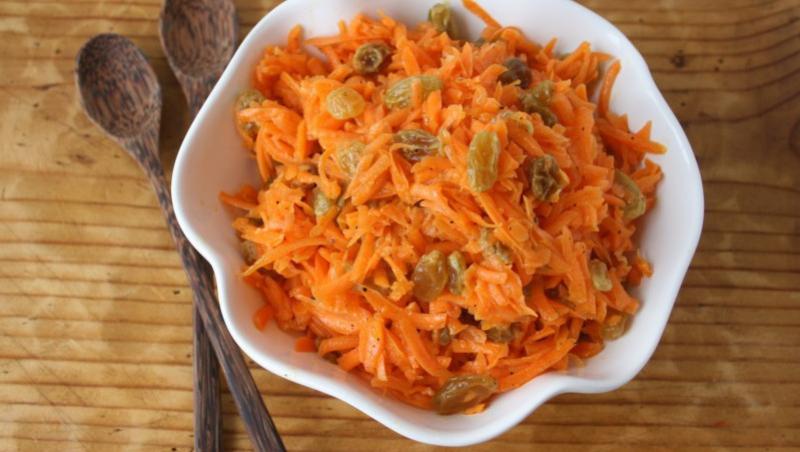 Reteta simpla: Salata de morcovi cu stafide