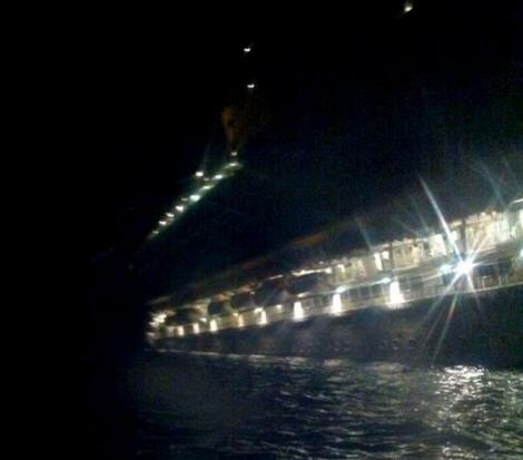 UPDATE! Pachebot naufragiat in Italia: 50 de romani, printre membrii echipajului