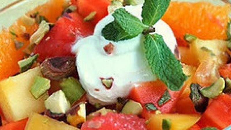 Desert: Reteta Salata de fructe cu piscoturi