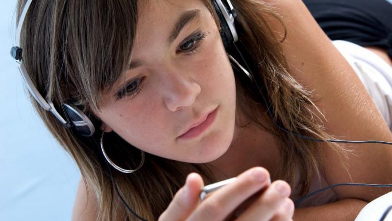 Adolescentii risca sa ramana surzi din cauza iPod-urilor