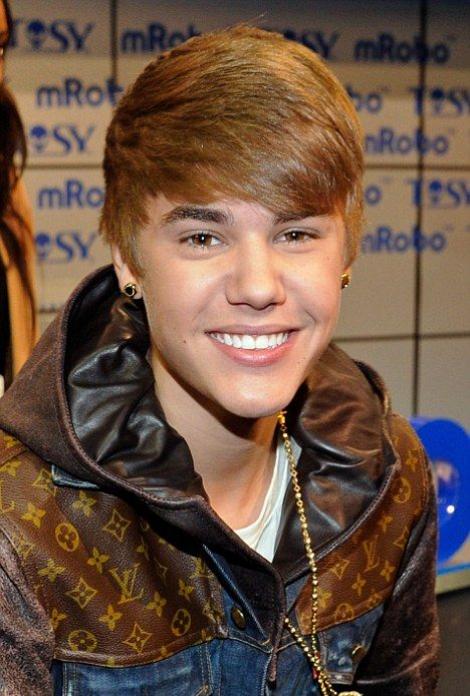 FOTO! Vezi evolutia tunsorilor lui Justin Bieber!