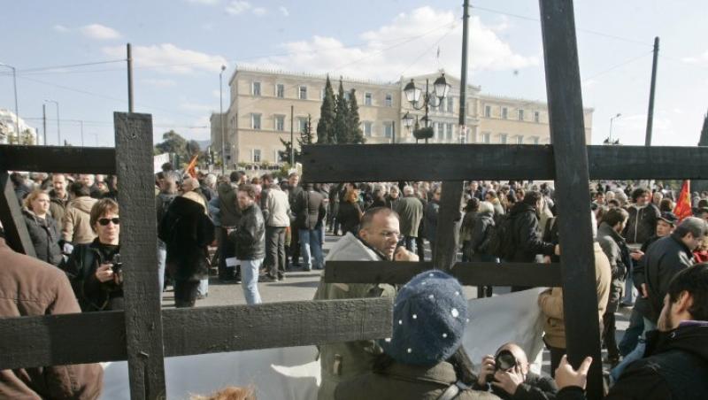 Proteste de amploare la Atena: Afara UE, FMI. Guvernantii vand Grecia