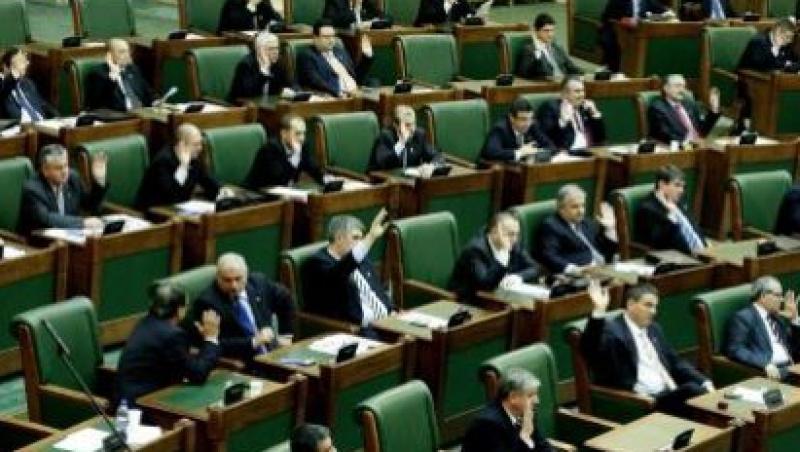 Conducerea Parlamentului se reuneste maine pentru a discuta convocarea sesiunii extraordinare