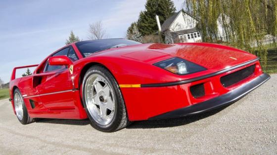 Oferta unica: se vinde un Ferrari F40 aproape nou