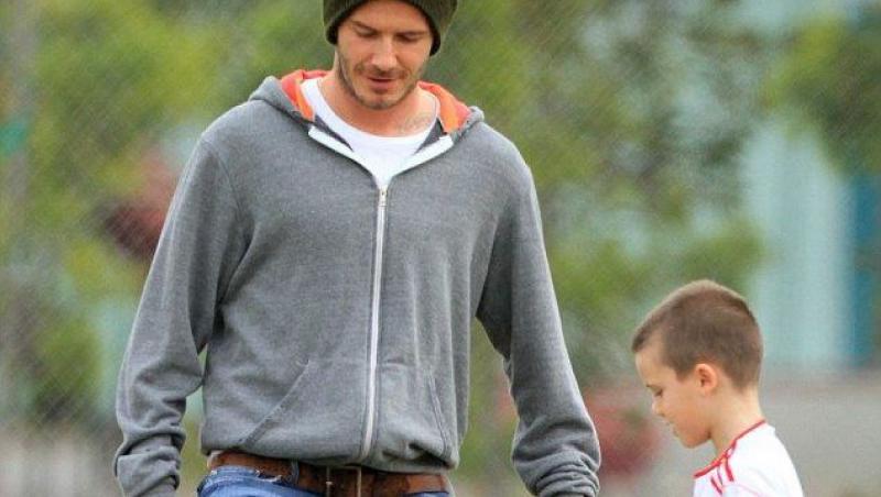 FOTO! David Beckham isi invata baietii sa joace fotbal