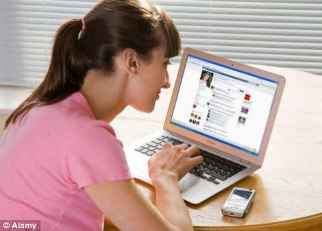 Studiu: Facebook-ul intristeaza tinerii