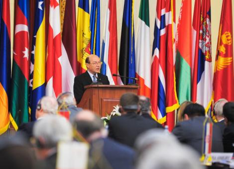 Basescu: Mentinerea restrictiilor pentru lucratorii romani in state UE, pe deplin nejustificata