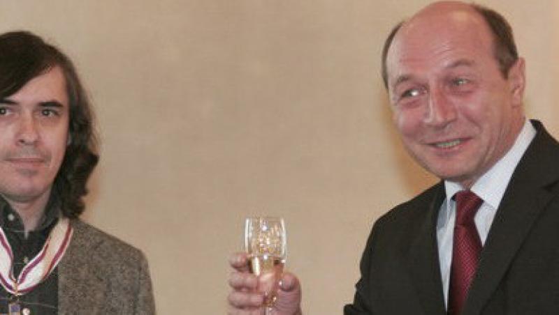 Mircea Cartarescu cere public demisia lui Basescu si alegeri anticipate