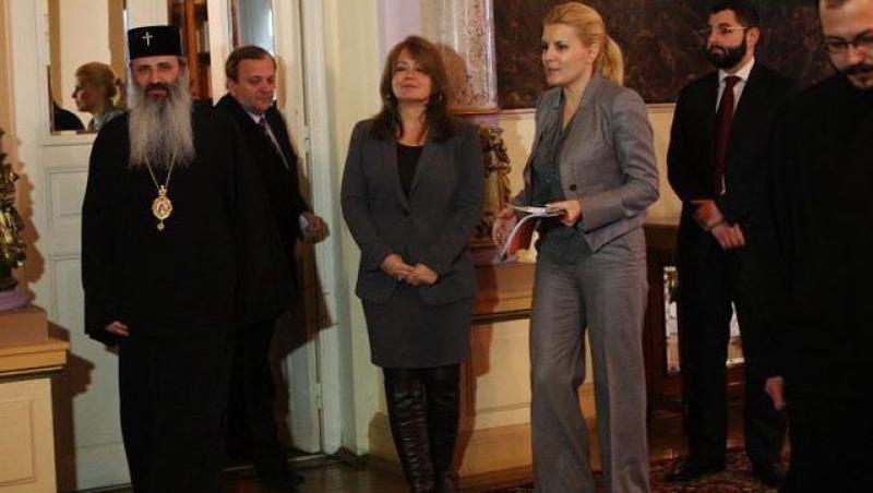 FOTO! Elena Udrea a semnat un contract pentru restaurarea a 6 monumente istorice din Iasi