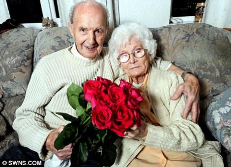 Un barbat i-a cumparat sotiei sale flori in fiecare saptamana, timp de 70 de ani