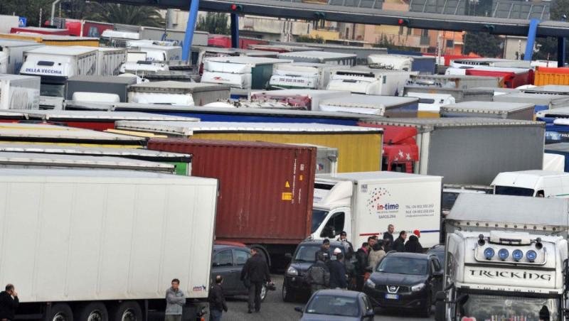 Taximetristii si camionagiii din Italia, in greva