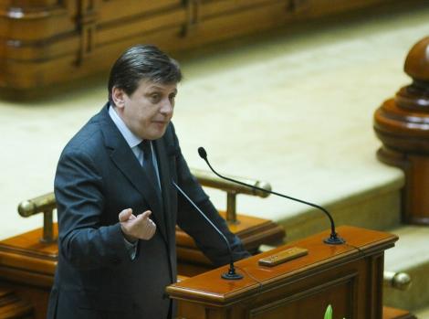 Crin Antonescu: Nici o persoana si nici un parlamentar al PNL nu a demisionat
