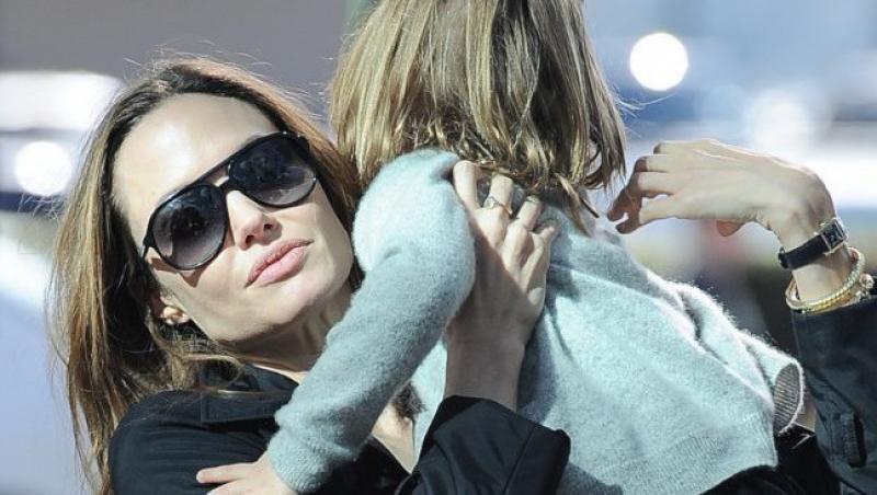 FOTO! Angelina Jolie, o mama rea?