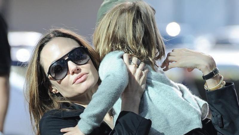 FOTO! Angelina Jolie, o mama rea?