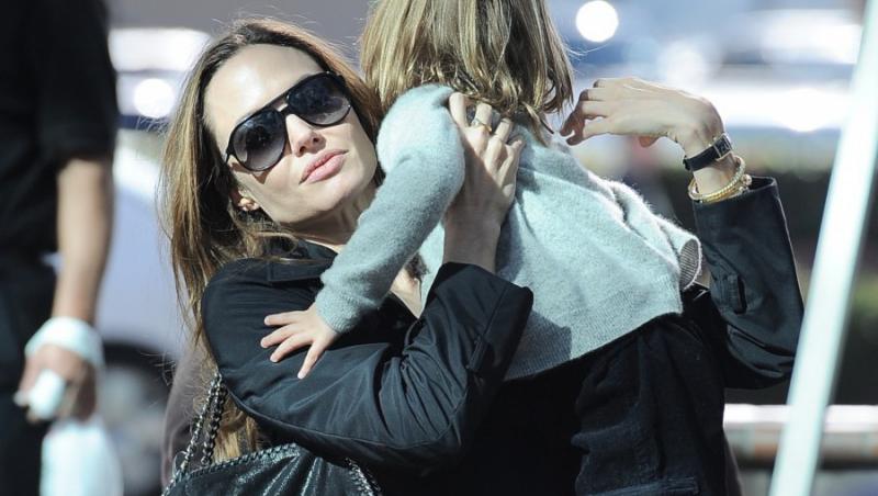 FOTO! Angelina Jolie, o mama rea?