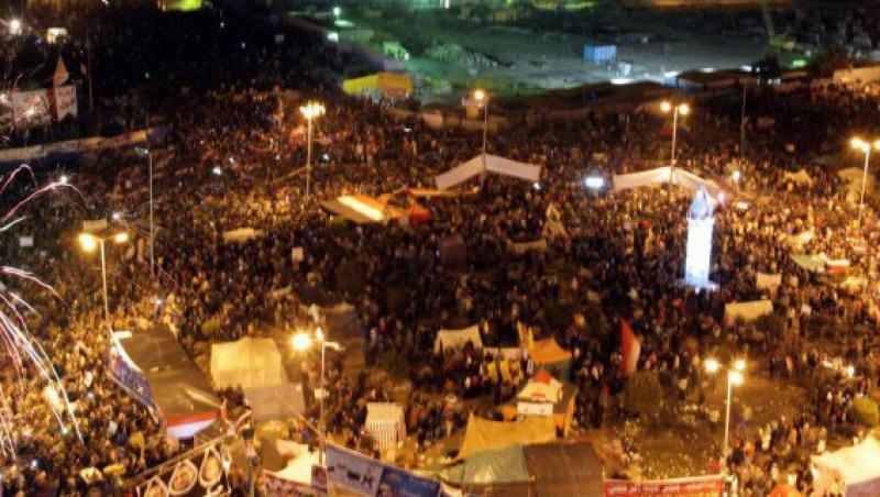FOTO! Egiptenii au iesit in strada pentru a sarbatori un an de la caderea lui Mubarak