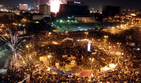FOTO! Egiptenii au iesit in strada pentru a sarbatori un an de la caderea lui Mubarak