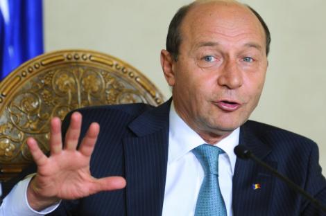 Traian Basescu, la "interventia cu romanii": Presedintii nu demisioneaza in criza!