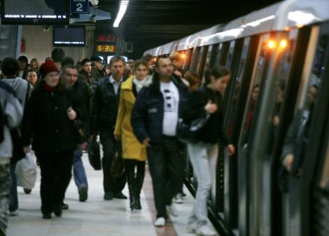 Metrorex: Trenurile de metrou au fost suplimentate si circula la intervale de aproximativ trei minute