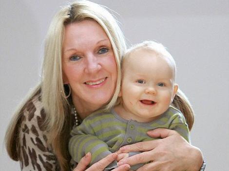 Marea Britanie: A devenit mamica la 53 de ani, desi lua anticonceptionale!