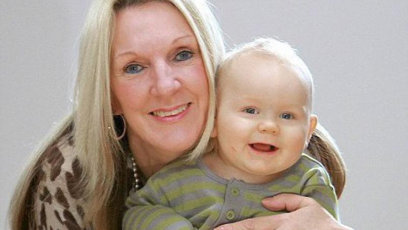 Marea Britanie: A devenit mamica la 53 de ani, desi lua anticonceptionale!