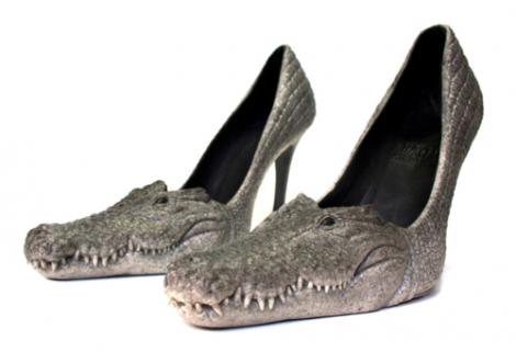 FOTO! Un artist a creat pantofii care intruchipeaza un crocodil