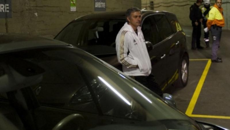 Arbitrul de la Barcelona - Real, asteptat de Mourinho in parcare