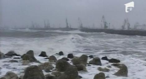 VIDEO! Patru porturi au fost inchise din cauza viscolului puternic