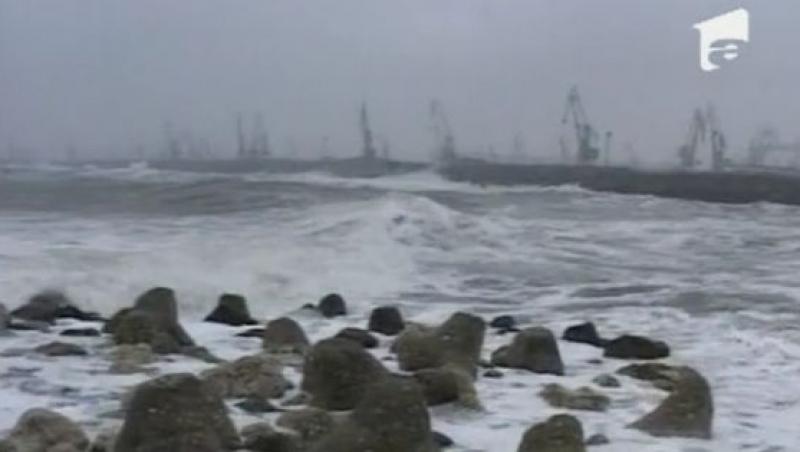 VIDEO! Patru porturi au fost inchise din cauza viscolului puternic