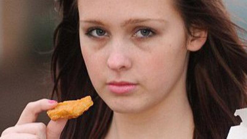 Marea Britanie: O adolescenta a mancat de la fast-food pana a lesinat