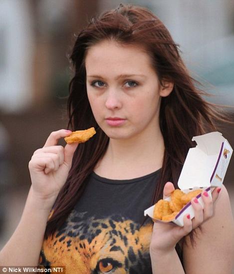 Marea Britanie: O adolescenta a mancat de la fast-food pana a lesinat