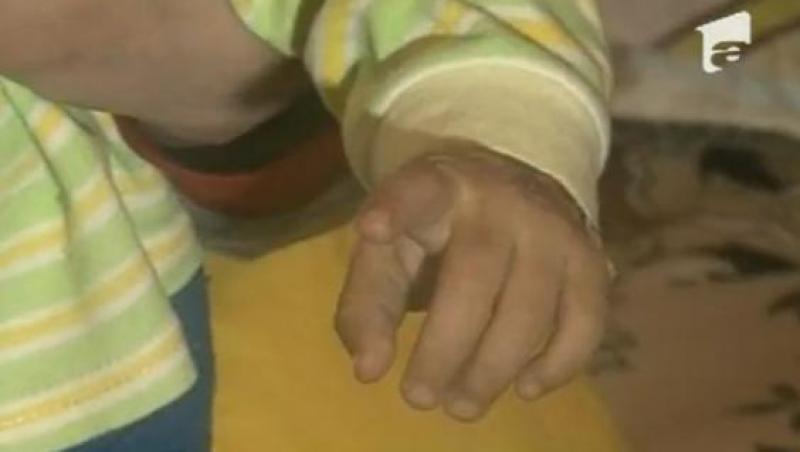Buzau: Trei bebelusi au fost salvati din nameti ‎dupa o operatiune riscanta