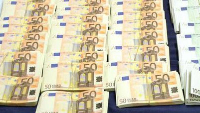 CE: Numarul monedelor si al bancnotelor euro falsificate descoperite in circulatie a scazut in 2011
