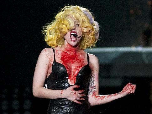 FOTO! Ipoteza socanta: Lady Gaga face baie in sange