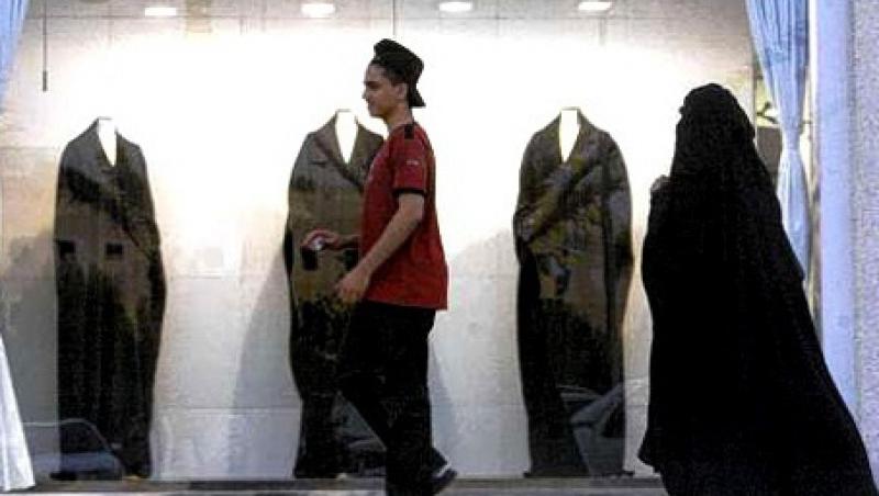 Arabia Saudita va interzice barbatilor sa vanda lenjerie intima