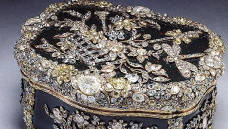 FOTO! Diamantele Reginei Elisabeta vor putea fi admirate in aceasta vara