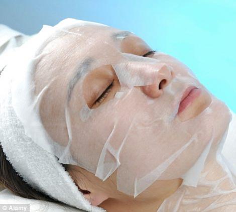 Masca faciala din hartie - noul tratament cosmetic revolutionar