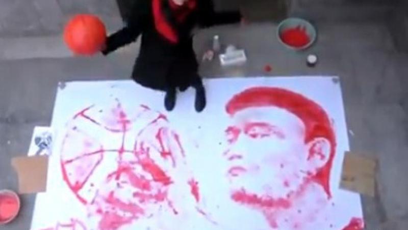 VIDEO! Cum picteaza o artista un portret cu o minge de baschet
