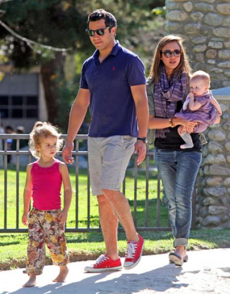 FOTO! Vezi cum se distreaza Jessica Alba si copiii ei!