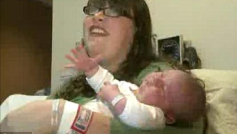 Marea Britanie: O mama a nascut un bebelus de 6 kg, fara anestezie