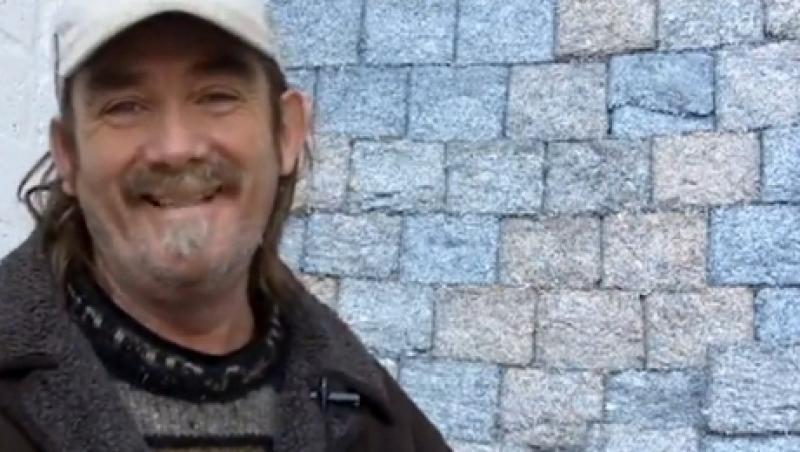 VIDEO & FOTO! Irlanda: Un barbat si-a construit o casa din bancnote!