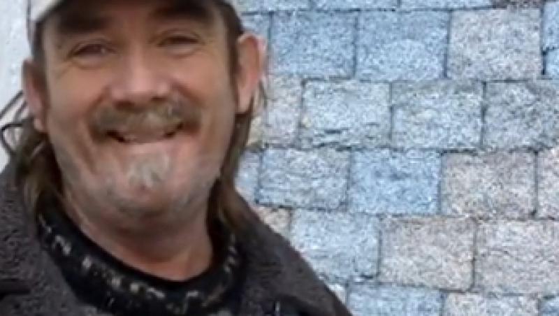 VIDEO & FOTO! Irlanda: Un barbat si-a construit o casa din bancnote!