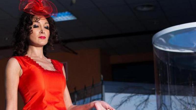 FOTO! Creatoarea de moda Mihaela Savu propune ”mireasa in rosu”