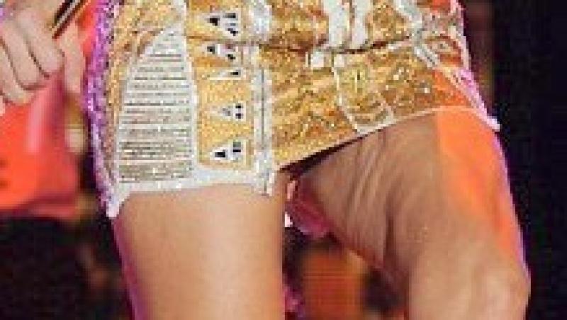 FOTO! Celine Dion, invadata de celulita intre picioare!