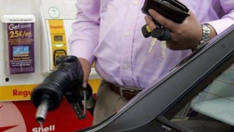 Benzina din Romania, mai scumpa decat cea din Germania, desi salariile sunt de 5 ori mai mici
