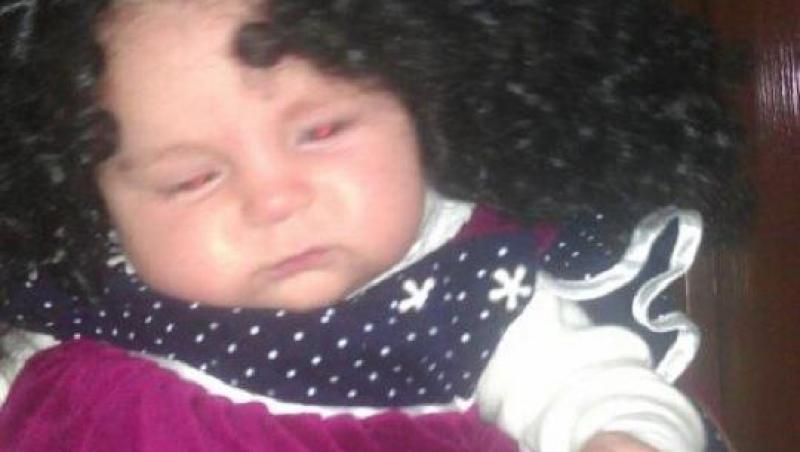 FOTO! Ramona Lazuran i-a pus peruca fiicei sale de numai 4 luni