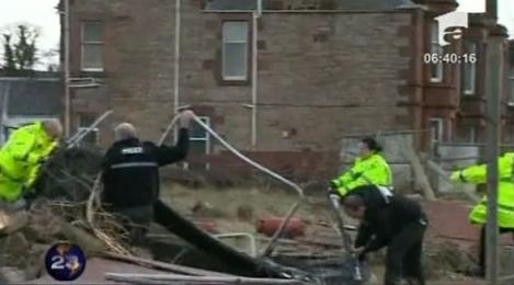 VIDEO! Marea Britanie: doi oameni au fost ucisi de furtuna