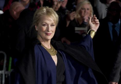 Meryl Streep a pasit pe un covor albastru, la premiera europeana a filmului "The Iron Lady"
