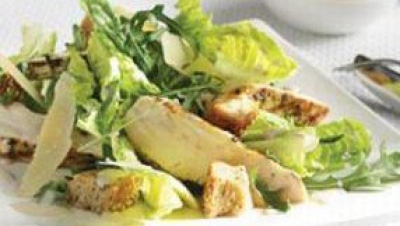 Gustare usoara: Salata Caesar de pui
